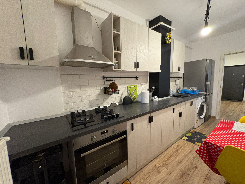 Apartament, 2 camere, decomandat, 53 mp, Cartier 1 Mai, Zona Polivalenta