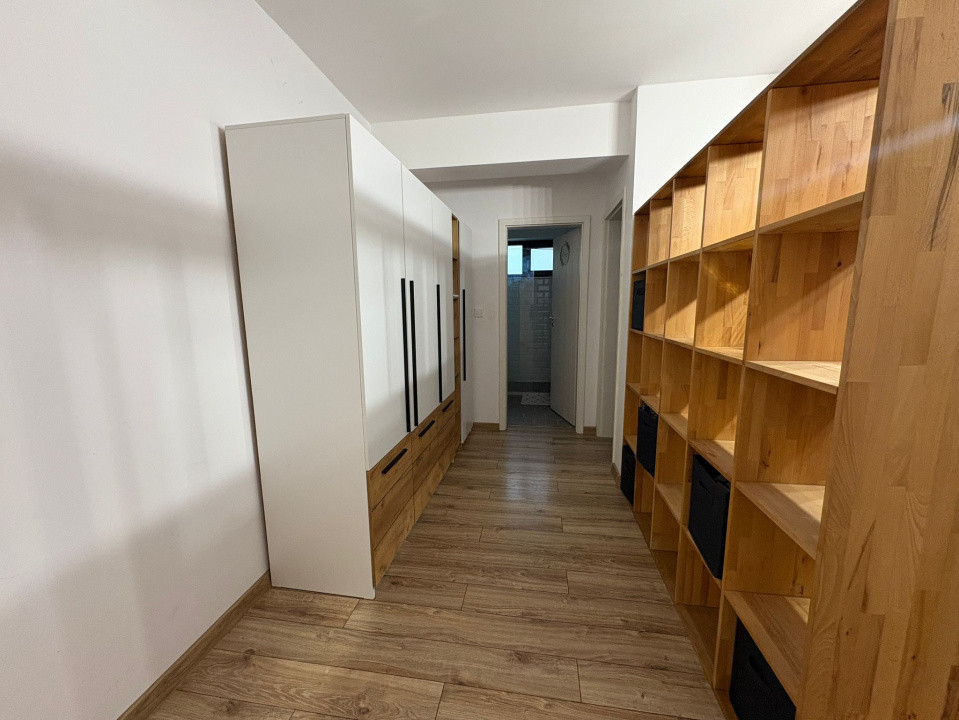 Apartament, 2 camere, decomandat, 53 mp, Cartier 1 Mai, Zona Polivalenta