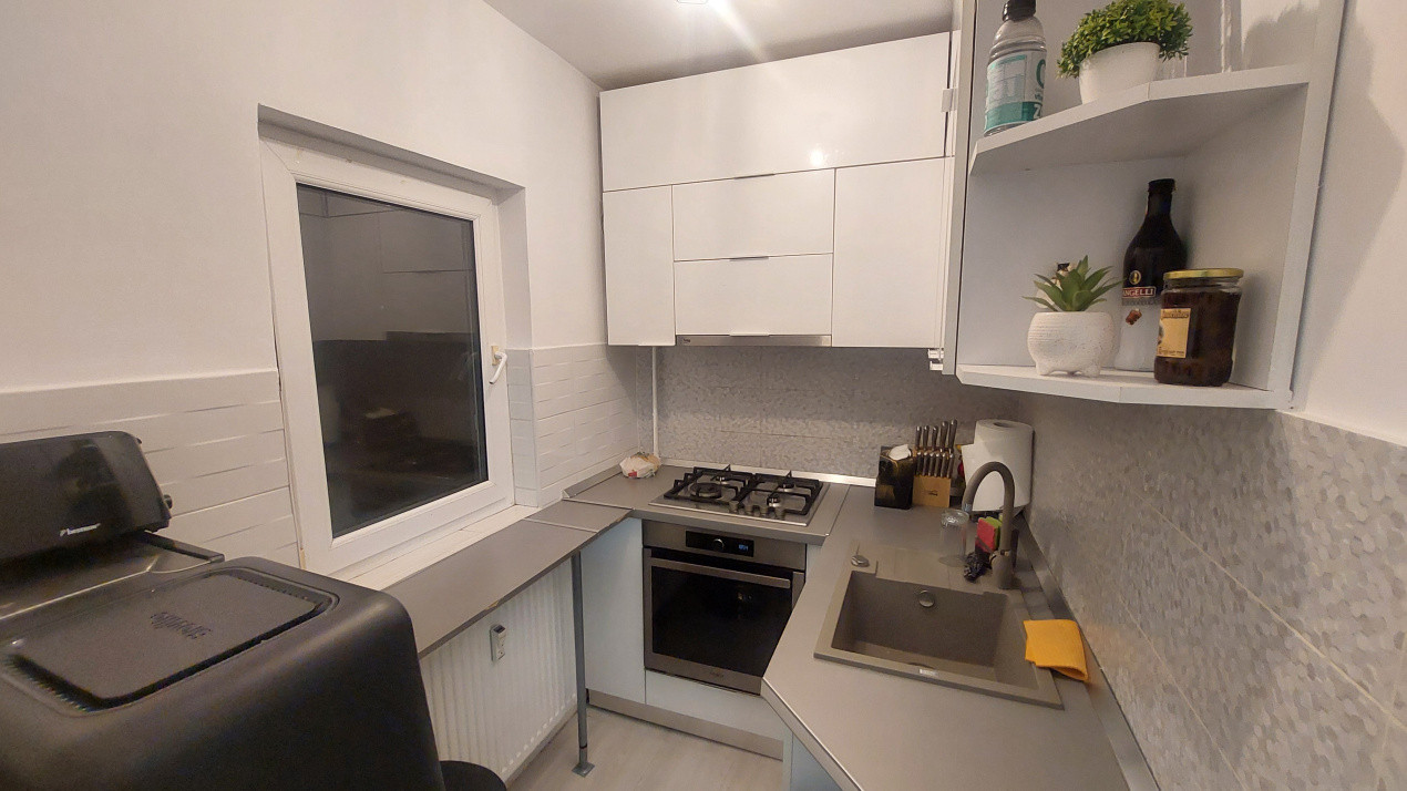 Garsoniera semidecomandata, etajul 3, cartier Cornitoiu zona Liceul Bibescu