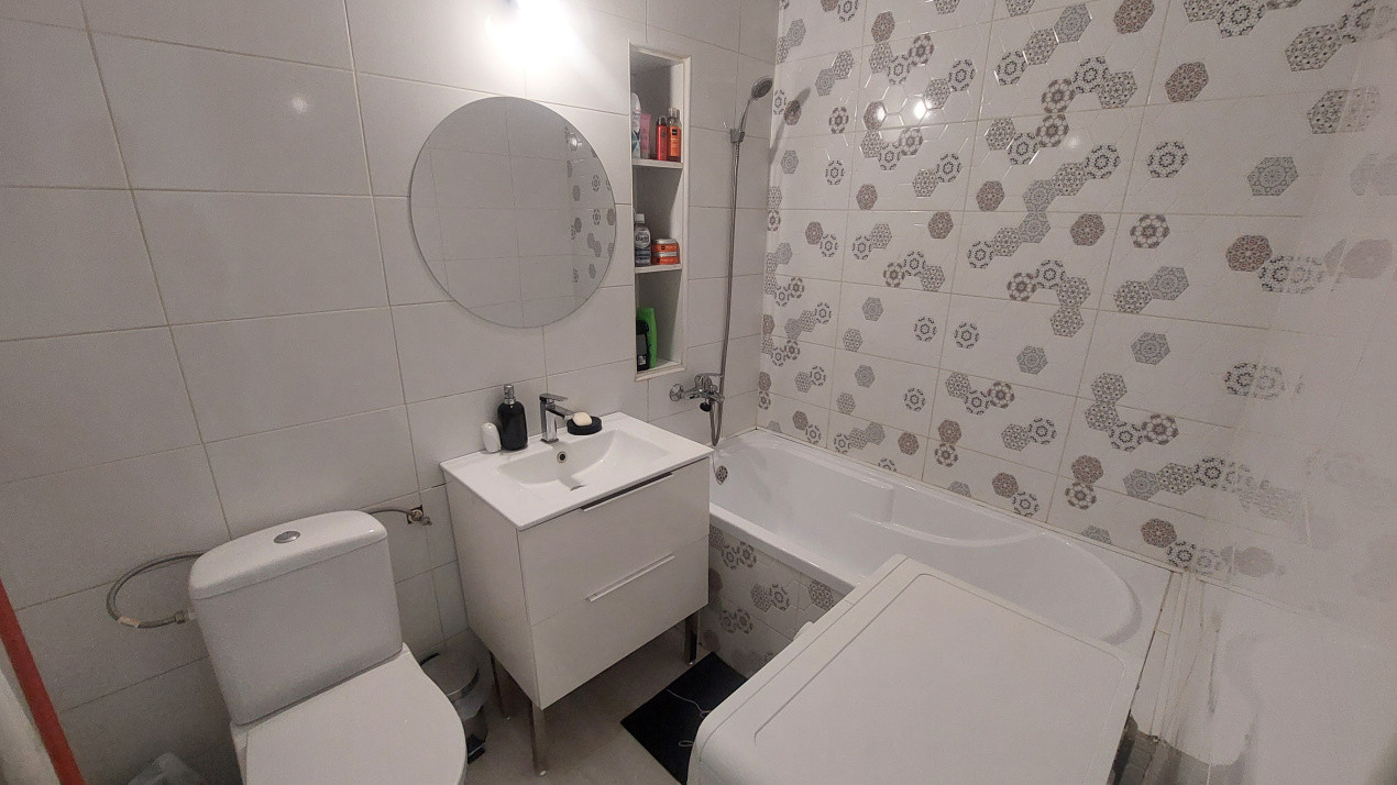 Garsoniera semidecomandata, etajul 3, cartier Cornitoiu zona Liceul Bibescu