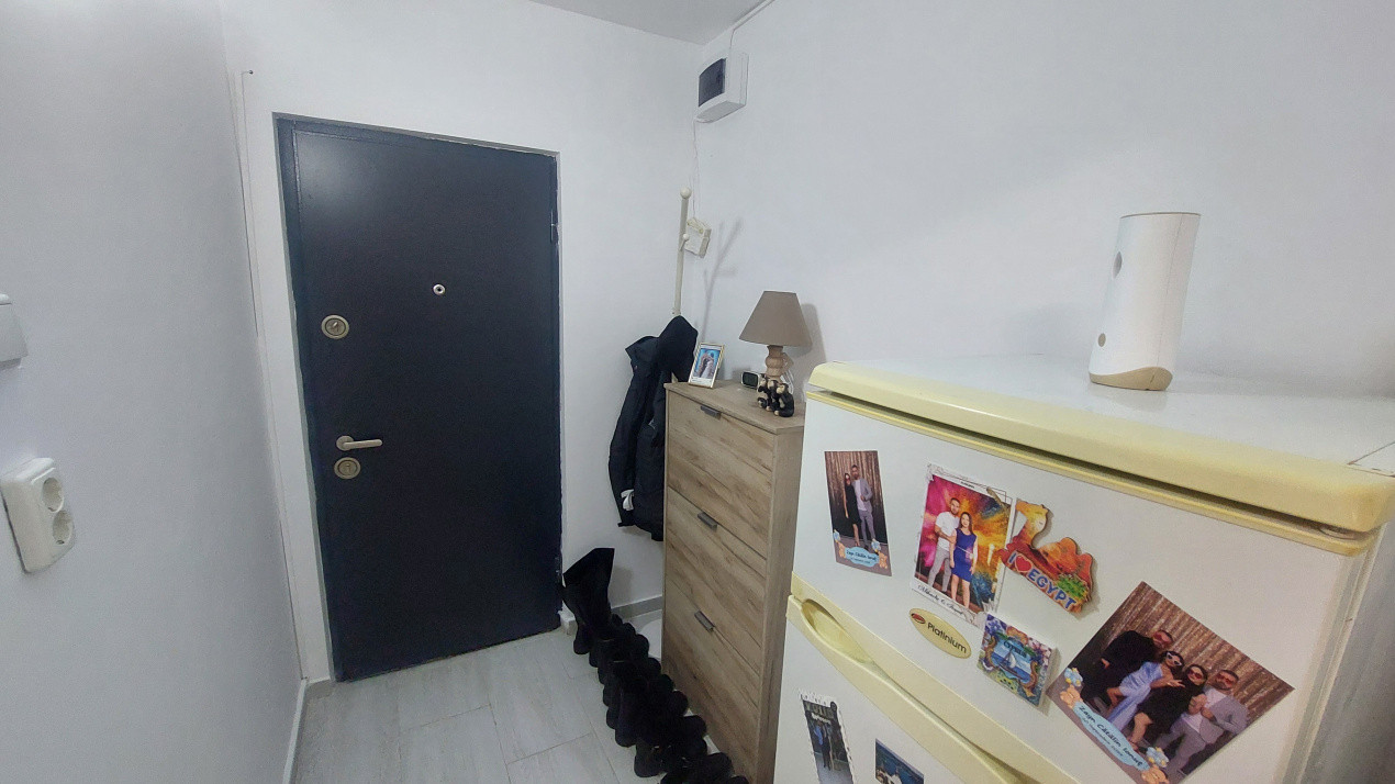 Garsoniera semidecomandata, etajul 3, cartier Cornitoiu zona Liceul Bibescu