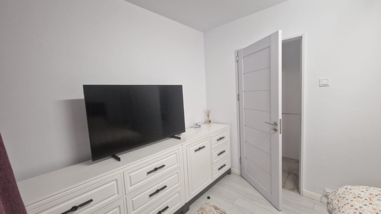 Apartament 3 camere, 58mp, semidecomandat, Craiovita Noua, zona Parculet