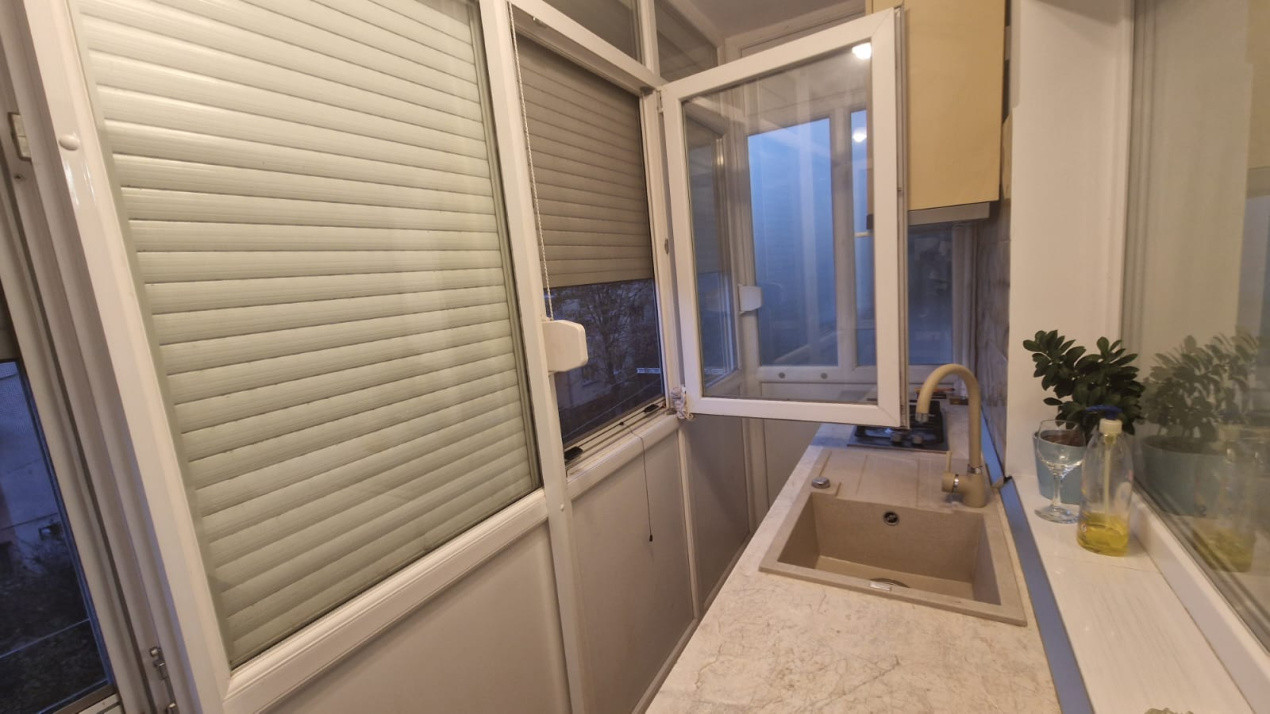 Apartament 3 camere, 58mp, semidecomandat, Craiovita Noua, zona Parculet