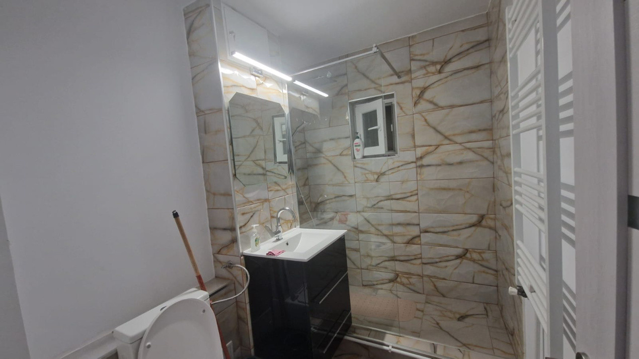 Apartament 3 camere, 58mp, semidecomandat, Craiovita Noua, zona Parculet