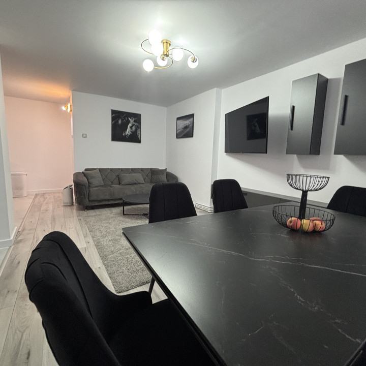 Apartament 4 camere de inchiriat