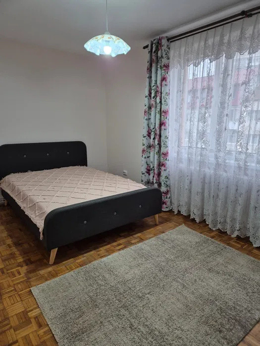 Apartament de inchiriat 4 camere| 80 mp | Zona Cedonia