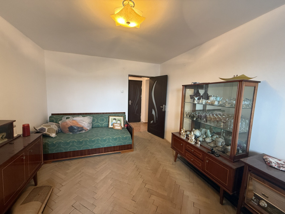 Apartament 3 camere, decomandat, 70.4 mp, Calea Bucuresti, Zona Institut 