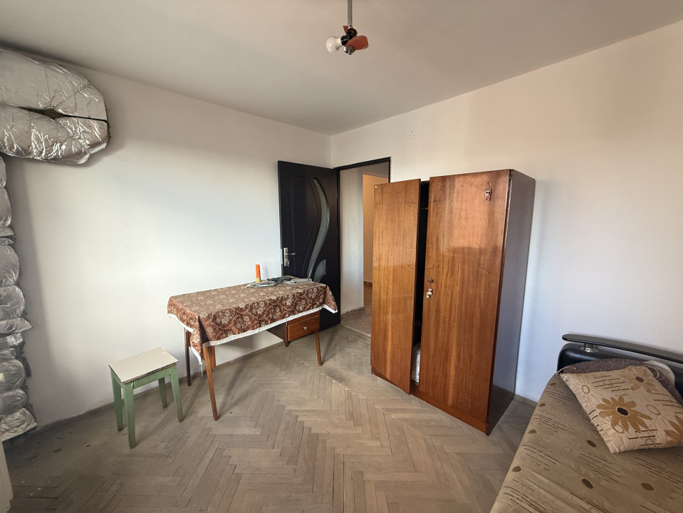 Apartament 3 camere, decomandat, 70.4 mp, Calea Bucuresti, Zona Institut 