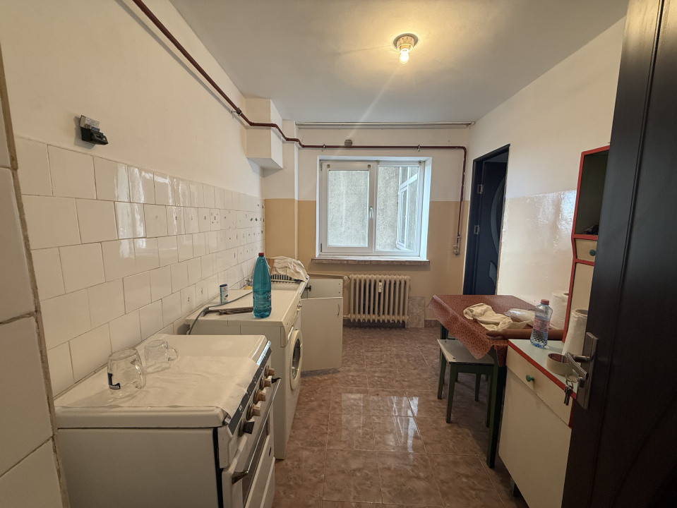 Apartament 3 camere, decomandat, 70.4 mp, Calea Bucuresti, Zona Institut 