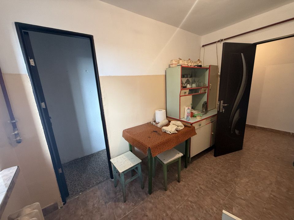 Apartament 3 camere, decomandat, 70.4 mp, Calea Bucuresti, Zona Institut 