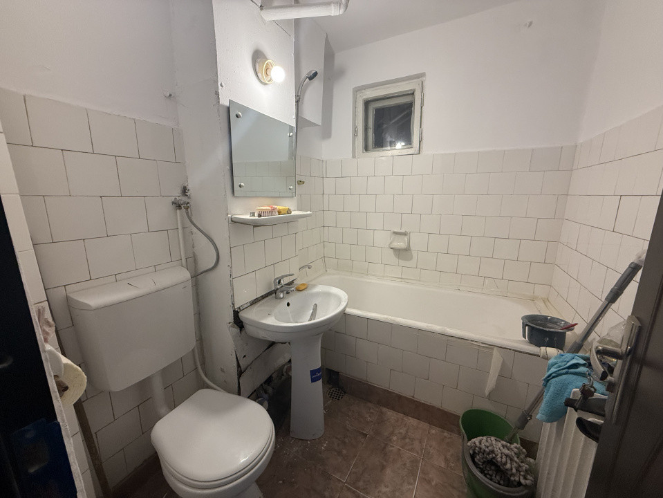 Apartament 3 camere, decomandat, 70.4 mp, Calea Bucuresti, Zona Institut 