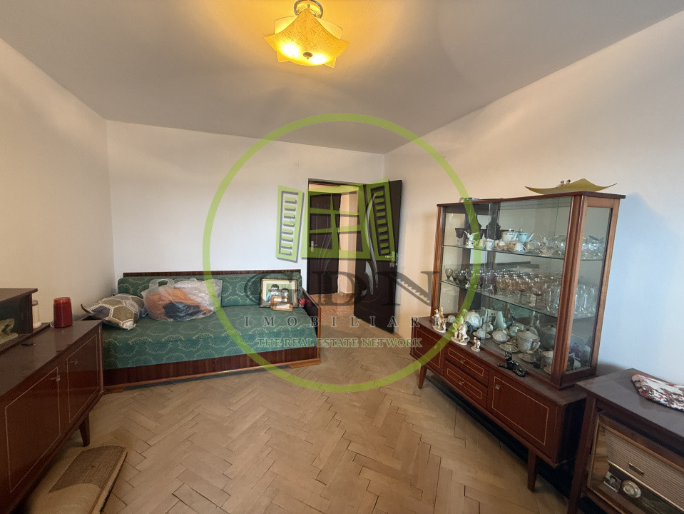 Apartament 3 camere, decomandat, 70.4 mp, Calea Bucuresti, Zona Institut 