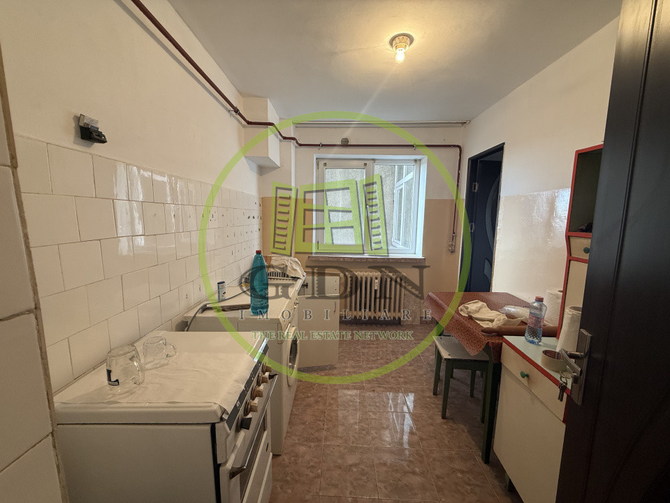 Apartament 3 camere, decomandat, 70.4 mp, Calea Bucuresti, Zona Institut 