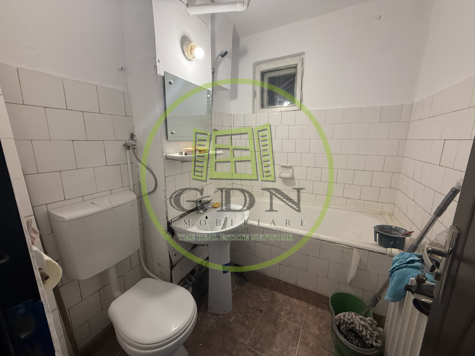 Apartament 3 camere, decomandat, 70.4 mp, Calea Bucuresti, Zona Institut 
