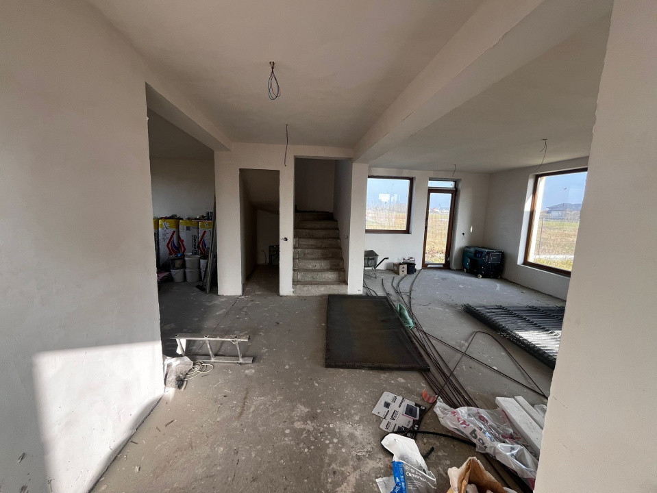 Oportunitate! Casă cu etaj, semifinisată, 142 mp. + 900 mp. curte