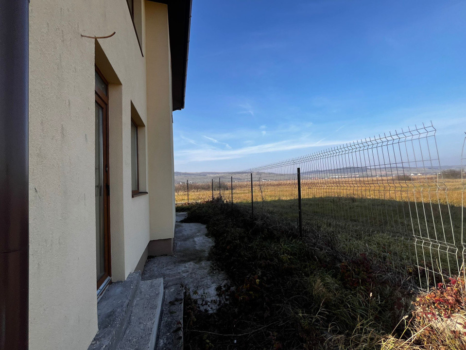 Oportunitate! Casă cu etaj, semifinisată, 142 mp. + 900 mp. curte
