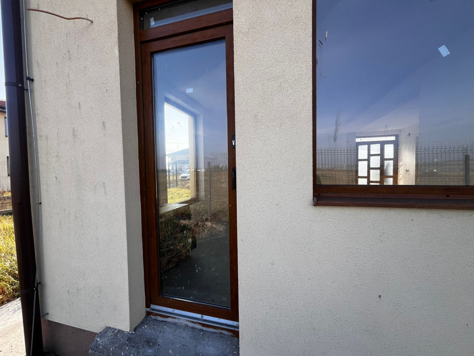 Oportunitate! Casă cu etaj, semifinisată, 142 mp. + 900 mp. curte