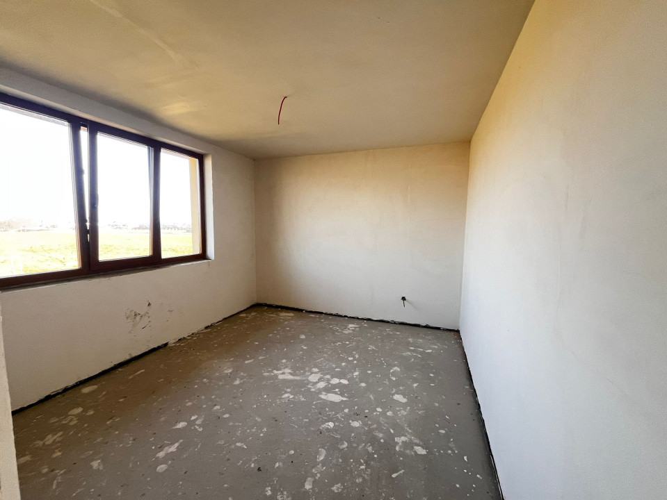 Oportunitate! Casă cu etaj, semifinisată, 142 mp. + 900 mp. curte