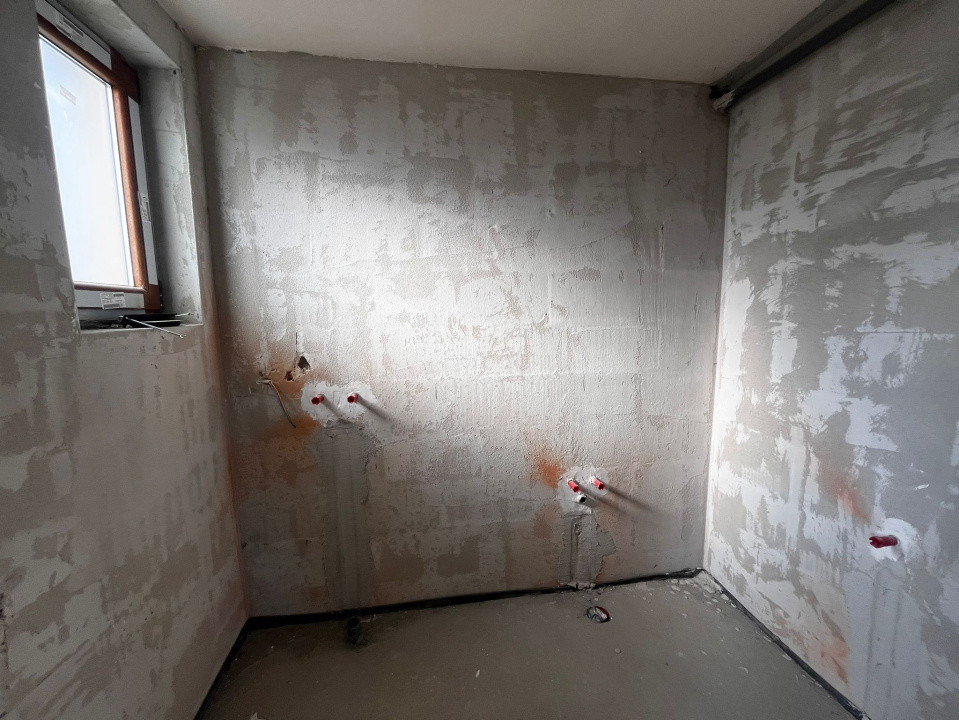 Oportunitate! Casă cu etaj, semifinisată, 142 mp. + 900 mp. curte