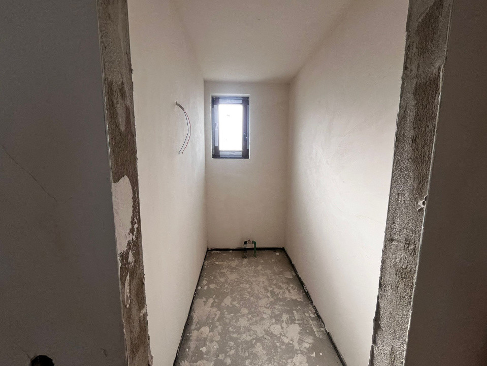 Oportunitate! Casă cu etaj, semifinisată, 142 mp. + 900 mp. curte