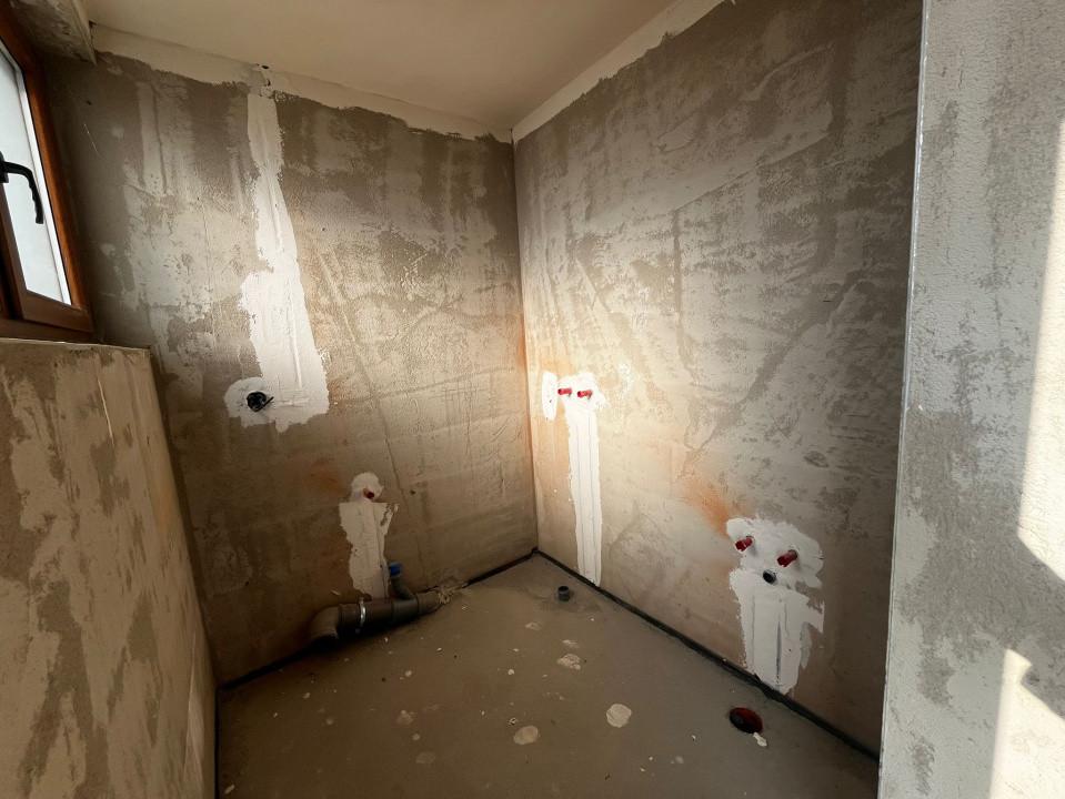 Oportunitate! Casă cu etaj, semifinisată, 142 mp. + 900 mp. curte