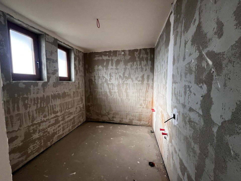 Oportunitate! Casă cu etaj, semifinisată, 142 mp. + 900 mp. curte