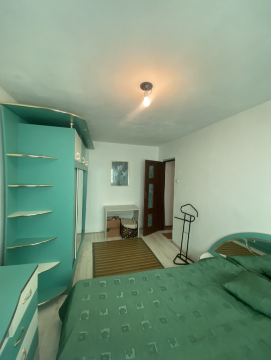 Vânzare apartament 3 camere Etaj 1 Tractorul Brașov