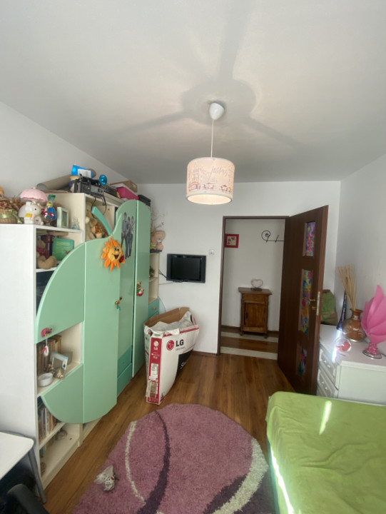 Vânzare apartament 3 camere Etaj 1 Tractorul Brașov
