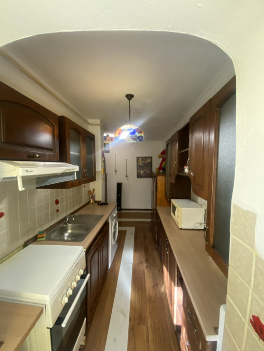 Vânzare apartament 3 camere Etaj 1 Tractorul Brașov