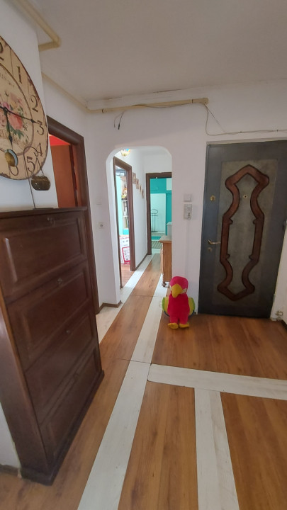 Vânzare apartament 3 camere Etaj 1 Tractorul Brașov