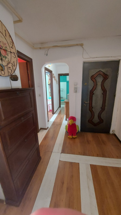 Vânzare apartament 3 camere Etaj 1 Tractorul Brașov