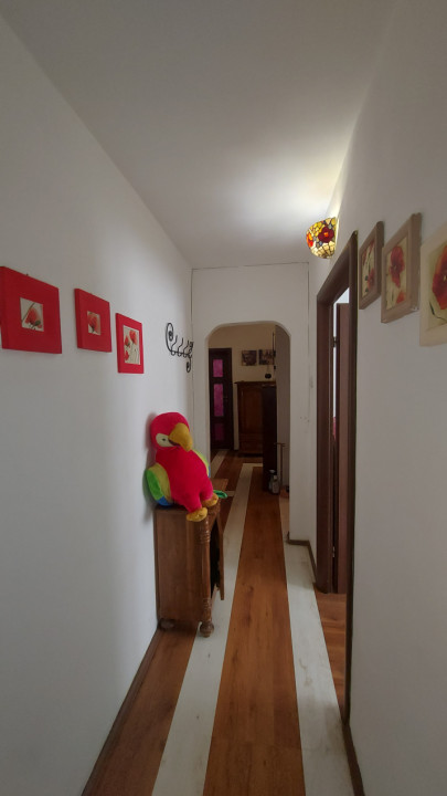 Vânzare apartament 3 camere Etaj 1 Tractorul Brașov