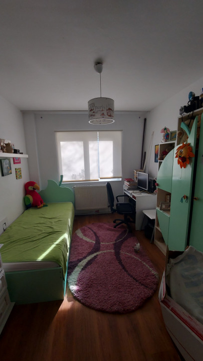 Vânzare apartament 3 camere Etaj 1 Tractorul Brașov