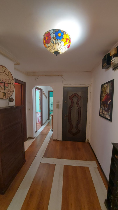 Vânzare apartament 3 camere Etaj 1 Tractorul Brașov