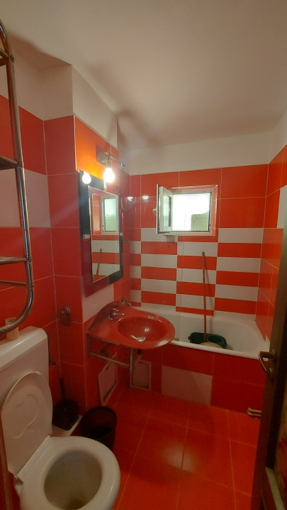 Vânzare apartament 3 camere Etaj 1 Tractorul Brașov