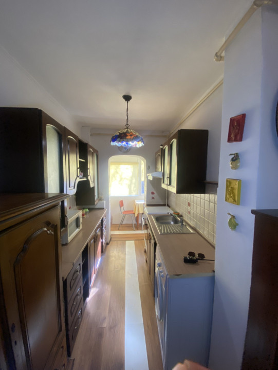 Vânzare apartament 3 camere Etaj 1 Tractorul Brașov