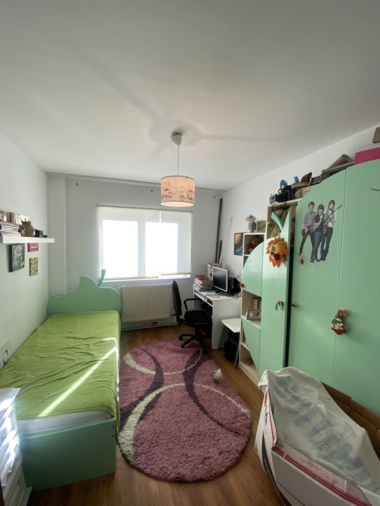Vânzare apartament 3 camere Etaj 1 Tractorul Brașov