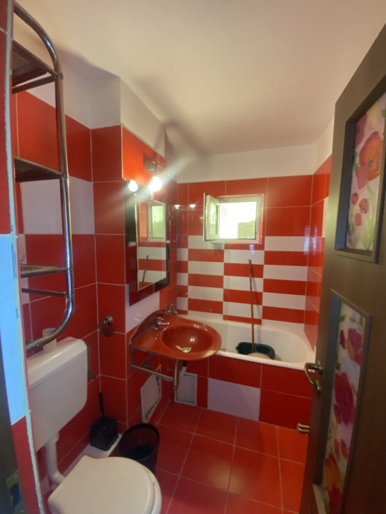 Vânzare apartament 3 camere Etaj 1 Tractorul Brașov