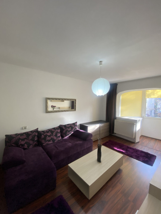 Vânzare apartament 3 camere Etaj 1 Tractorul Brașov