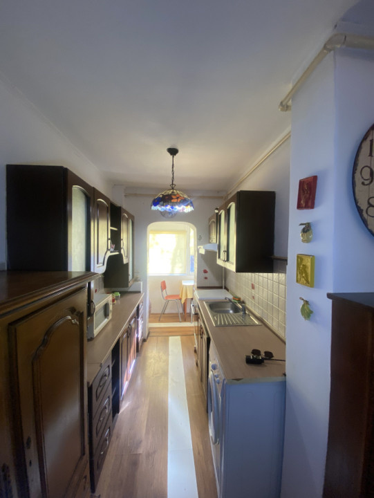 Vânzare apartament 3 camere Etaj 1 Tractorul Brașov