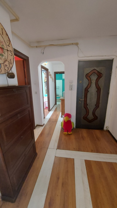 Vânzare apartament 3 camere Etaj 1 Tractorul Brașov