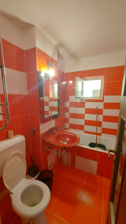 Vânzare apartament 3 camere Etaj 1 Tractorul Brașov