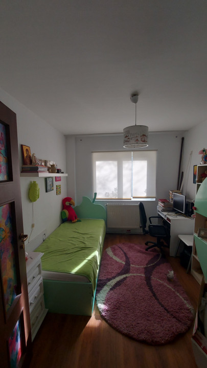 Vânzare apartament 3 camere Etaj 1 Tractorul Brașov