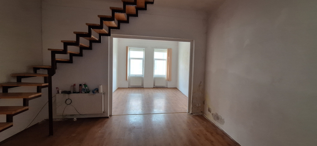 Apartament 4 camere, strada Tuberozelor