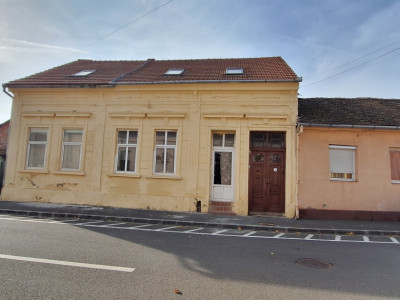 Apartament 4 camere, strada Tuberozelor