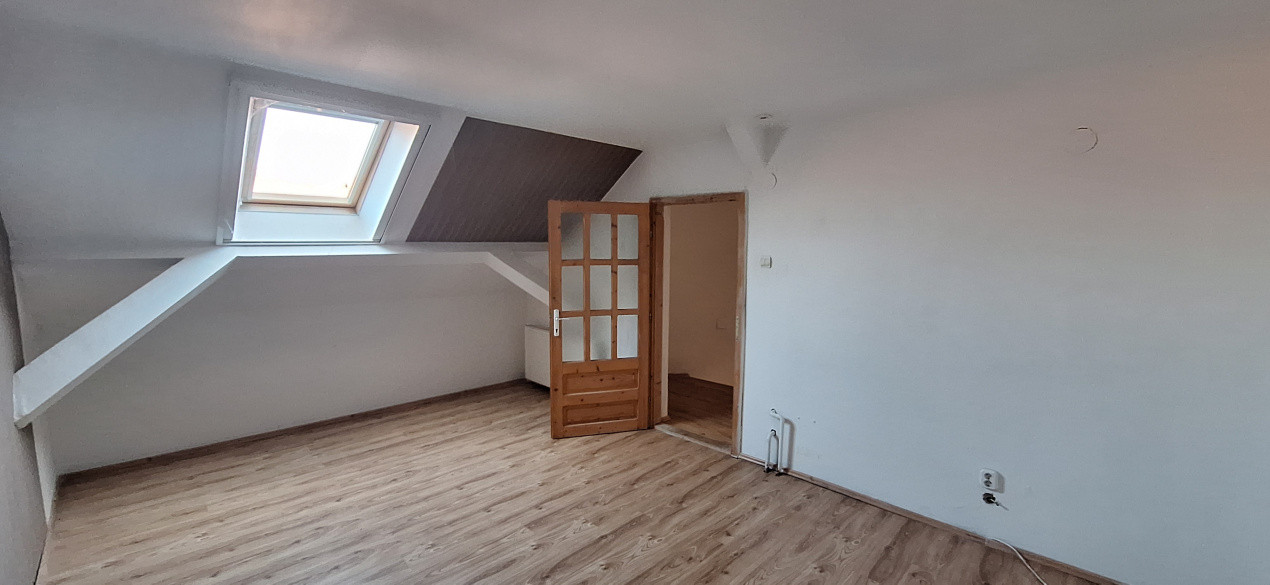 Apartament 4 camere, strada Tuberozelor