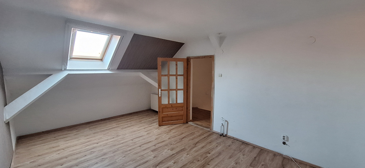 Apartament 4 camere, strada Tuberozelor