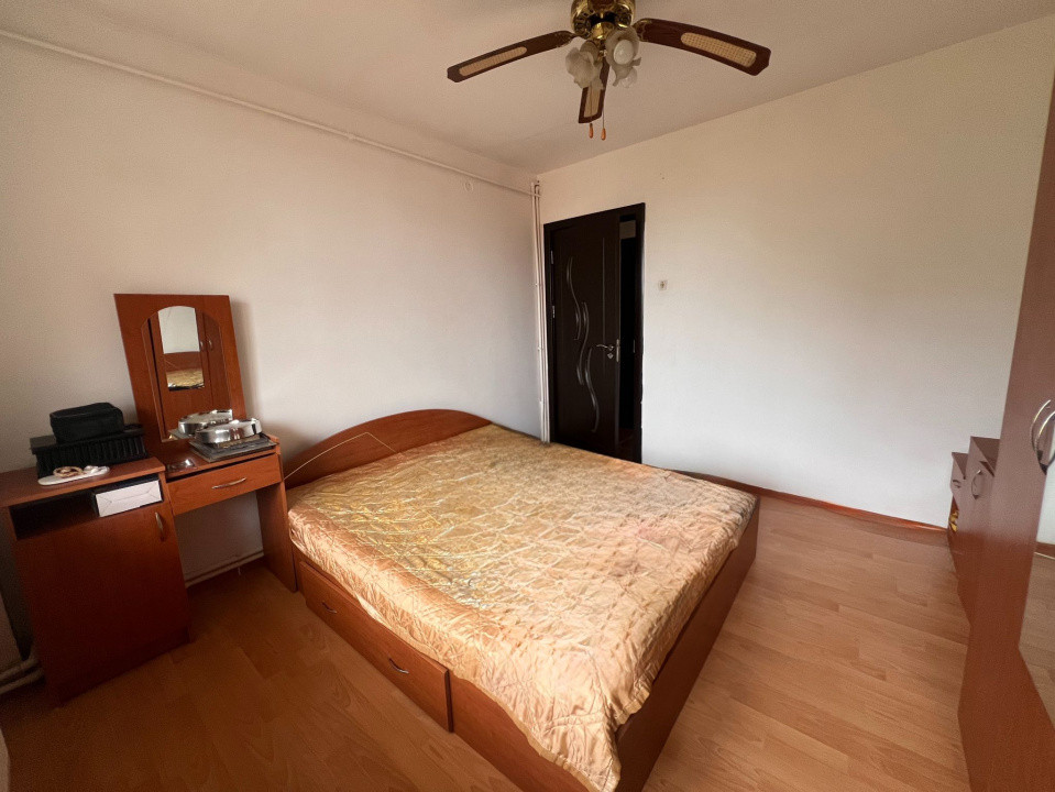 Apartament 3 camere, semidecomandat, 68.40 mp, Brazda lui Novac, zona Garii