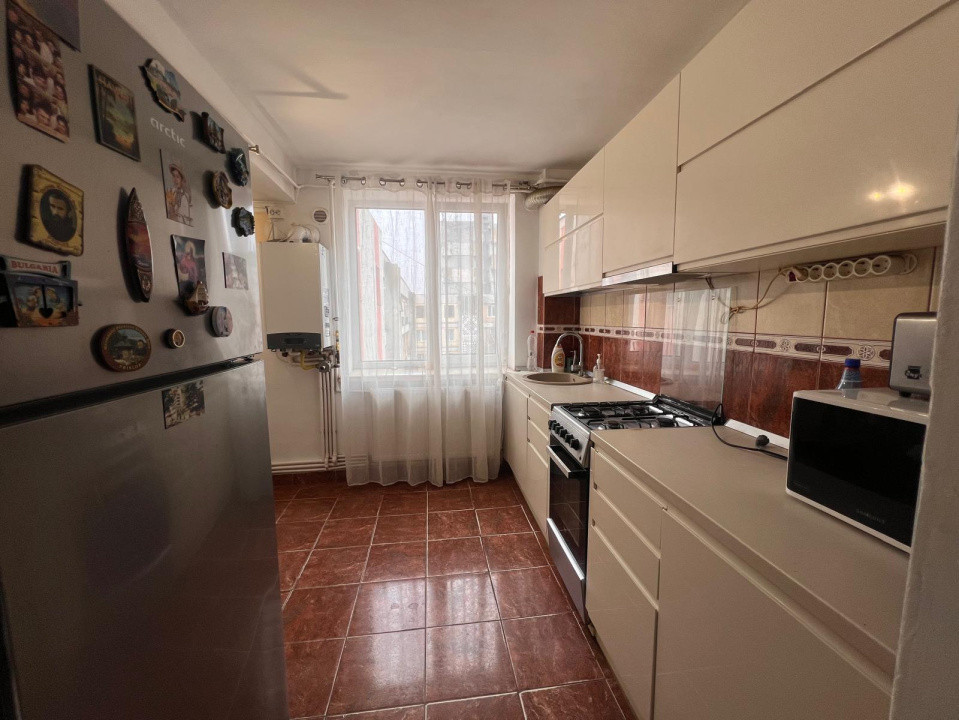 Apartament 3 camere, semidecomandat, 68.40 mp, Brazda lui Novac, zona Garii