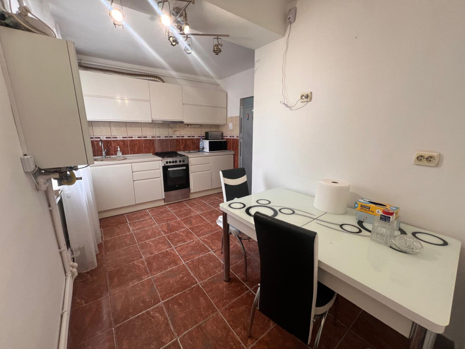 Apartament 3 camere, semidecomandat, 68.40 mp, Brazda lui Novac, zona Garii